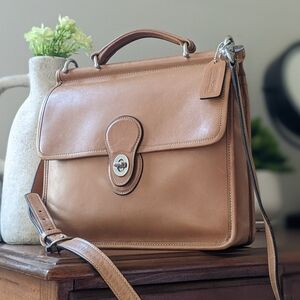 Vintage Camel Coach Willis Handbag